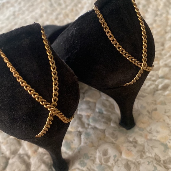 Vintage Stuart Weitzman • Black Heels Detailed With Gold Chains 🖤 - Picture 7 of 8